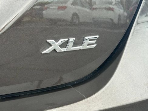 Used 2018 Toyota Camry XLE FWD image 15