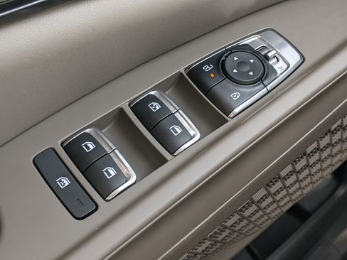 Used 2025 Kia Carnival image 18