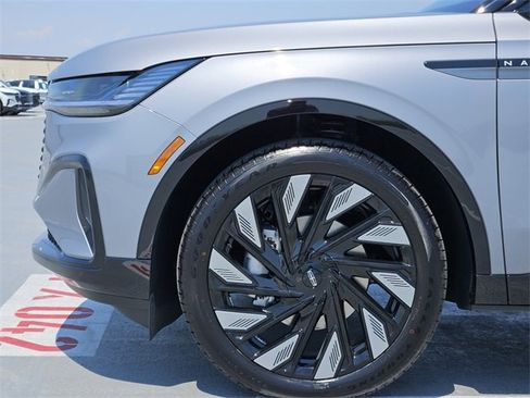 New 2025 Lincoln Nautilus Reserve w/ Jet Appearance Package image 9