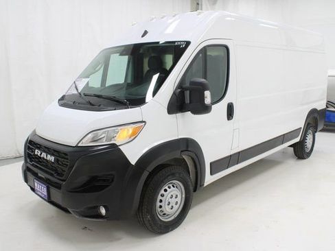 Used 2025 RAM ProMaster 2500 w/ Convenience Group image 19