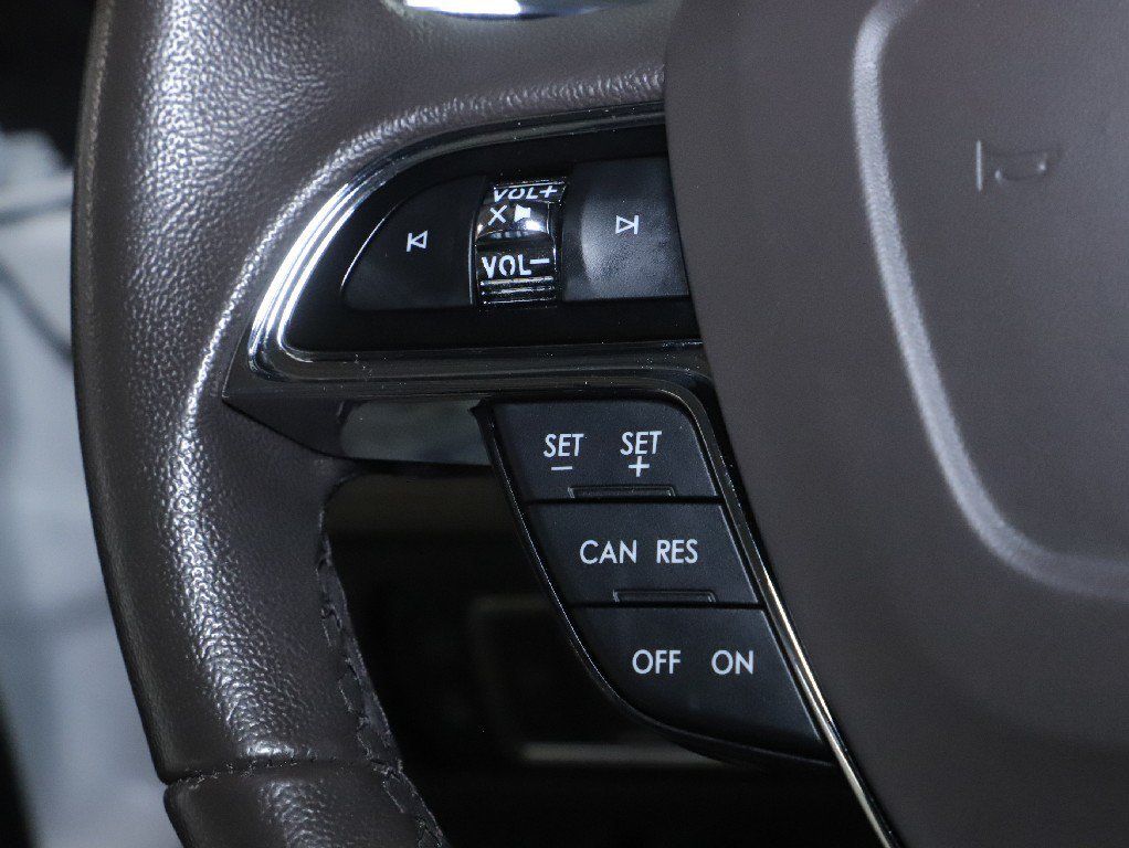 Used 2023 Lincoln Nautilus FWD w/ Premium Package image 22