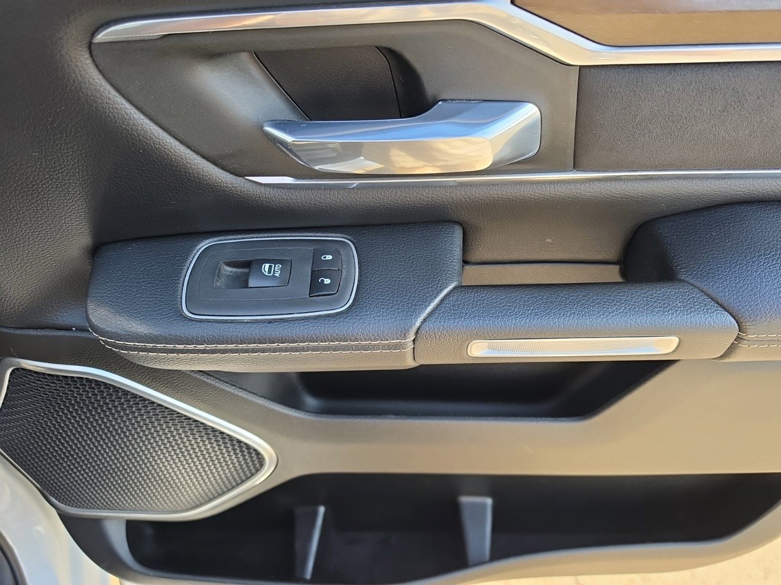 Used 2022 RAM 1500 Laramie AWD/4WD image 19