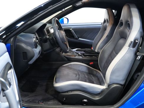 Used 2020 Nissan GT-R Premium AWD/4WD image 27