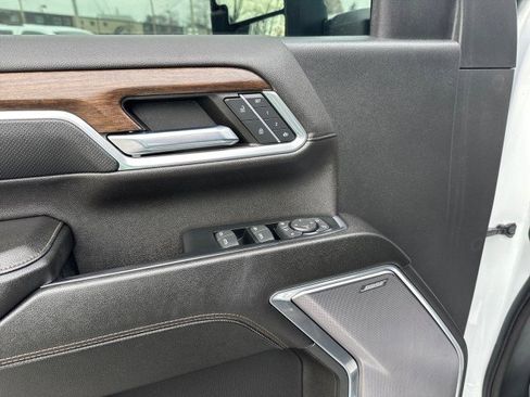 Used 2024 Chevrolet Silverado 3500 High Country w/ Technology Package image 10