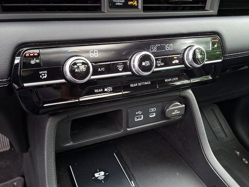 Used 2025 Honda Pilot Touring image 14