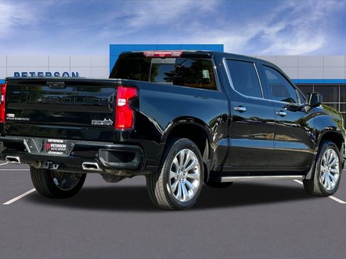 Used 2022 Chevrolet Silverado 1500 High Country w/ Technology Package image 4