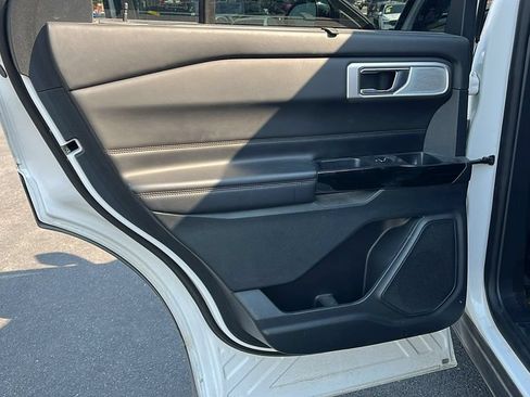 Used 2021 Ford Explorer Platinum w/ Equipment Group 601A AWD/4WD image 19