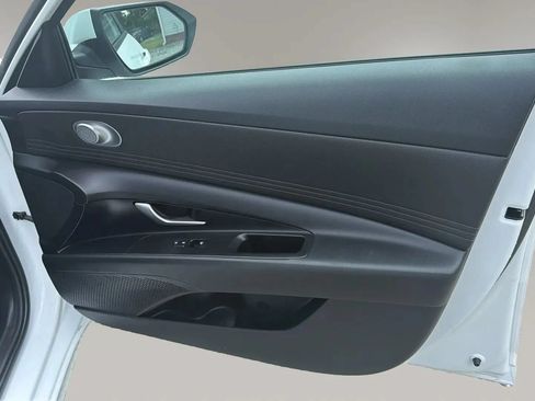 Used 2021 Hyundai Elantra SEL w/ Convenience Package FWD image 25