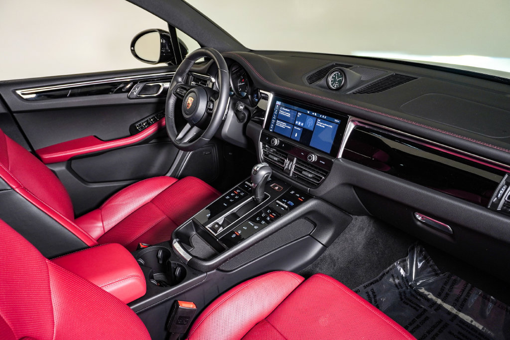 Certified 2026 Porsche Macan AWD/4WD image 14