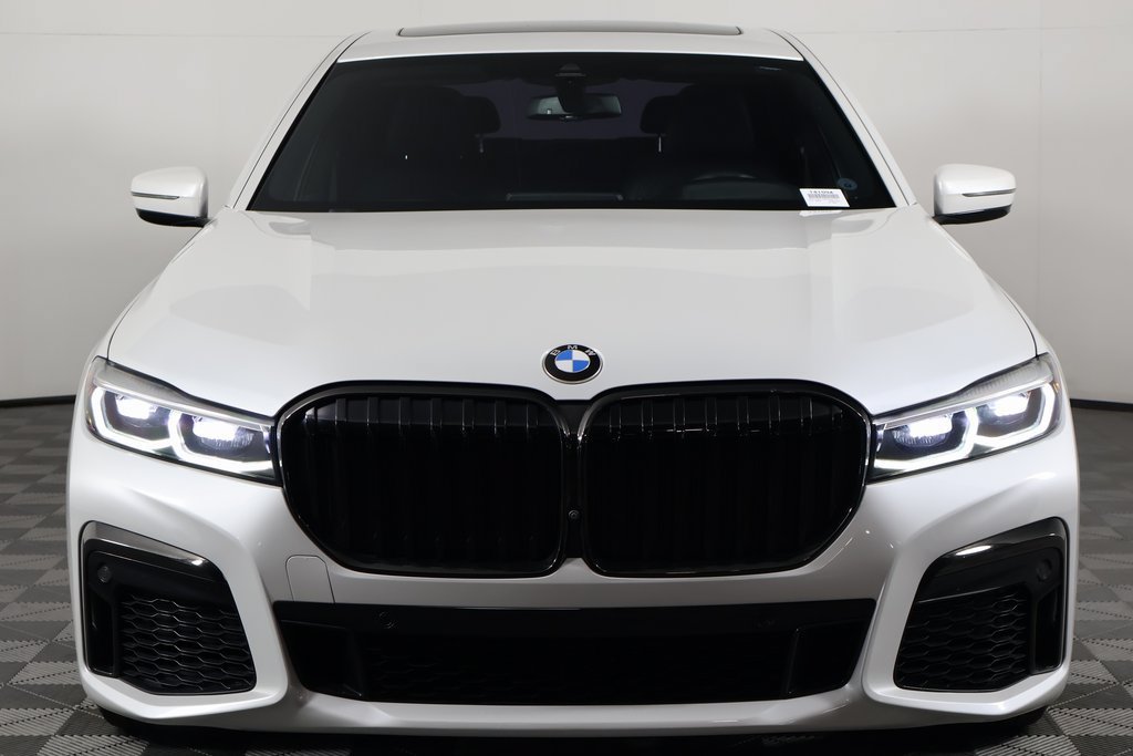 Used 2021 BMW 740i w/ M Sport Package RWD image 2