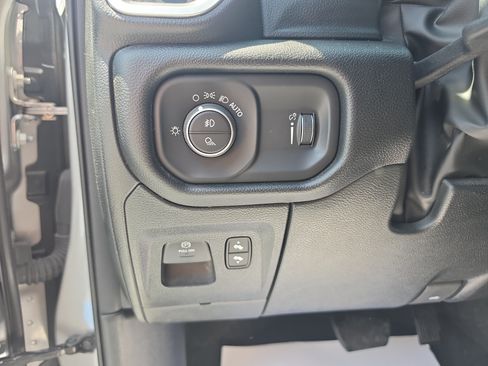 Used 2022 RAM 1500 Big Horn AWD/4WD image 18