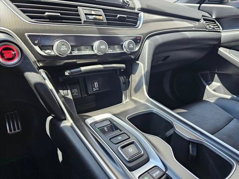 Used 2018 Honda Accord Sport image 26