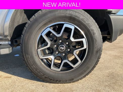 Used 2024 Ford Bronco Outer Banks image 9