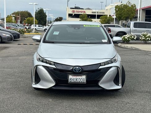 Used 2017 Toyota Prius Prime Premium image 2