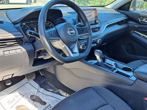 Used 2024 Nissan Altima 2.5 SV FWD image 8