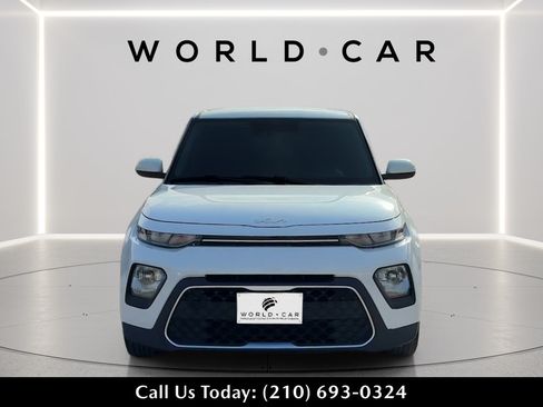 Used 2022 Kia Soul LX w/ Technology Package FWD image 2