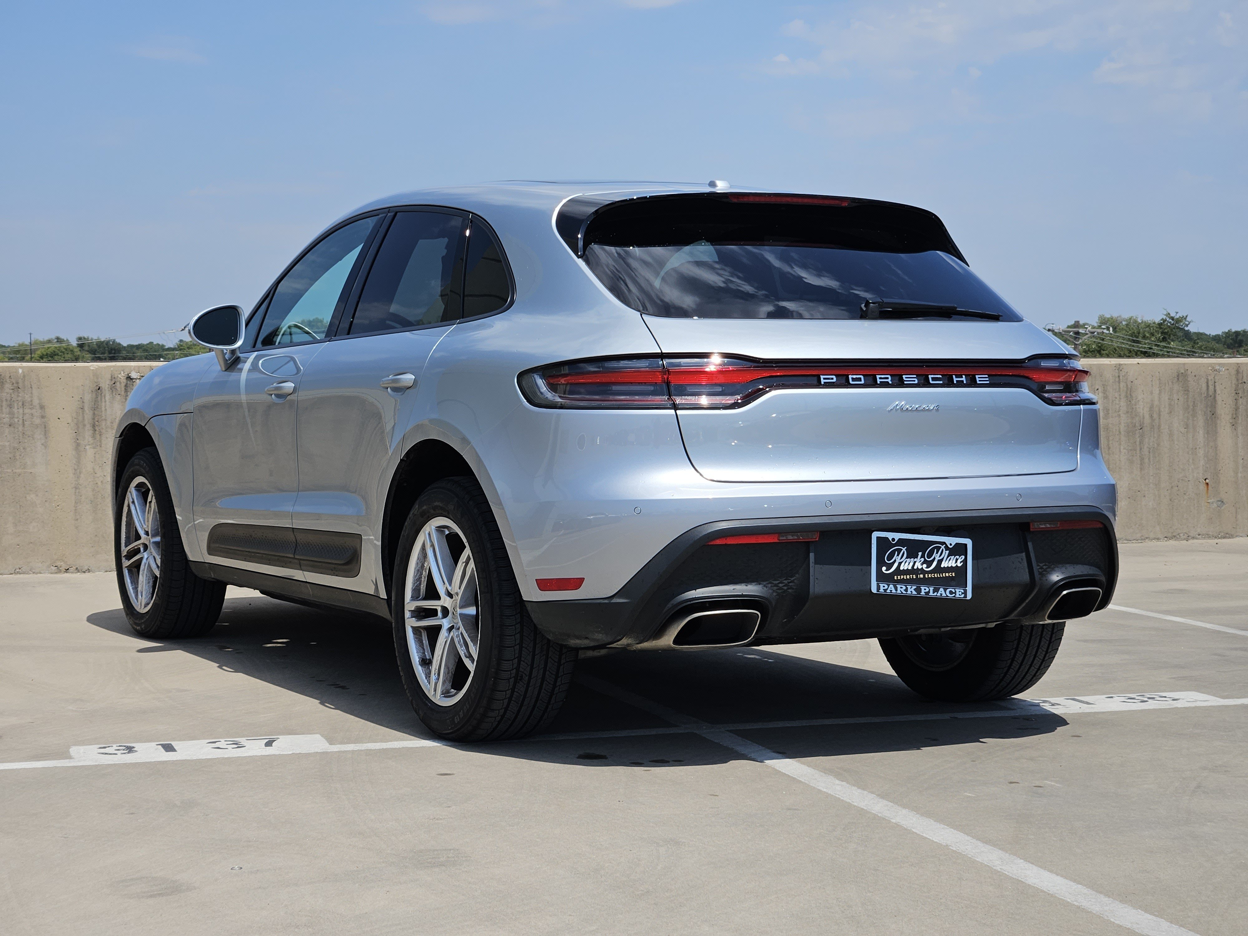 Certified 2026 Porsche Macan AWD/4WD image 3