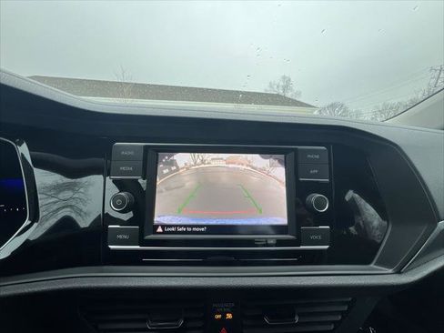 Used 2022 Volkswagen Jetta SE image 17