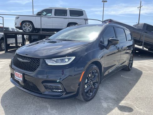New 2025 Chrysler Pacifica Limited FWD image 7