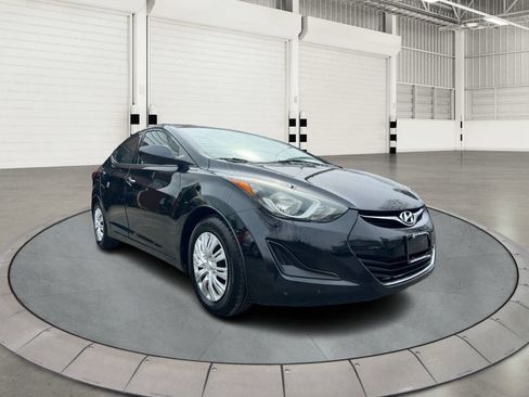 Used 2016 Hyundai Elantra SE image 1