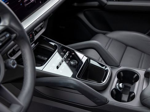 Certified 2026 Porsche Cayenne Coupe AWD/4WD image 40