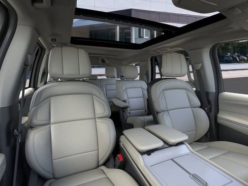 New 2026 Lincoln Navigator Reserve AWD/4WD image 11