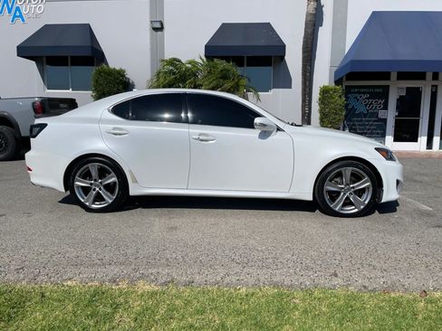 Used 2013 Lexus IS 250 w/ Premium Pkg Value Edition RWD image 4