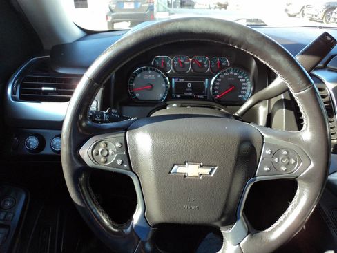 Used 2018 Chevrolet Suburban LT image 10