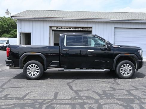 Used 2024 GMC Sierra 3500 Denali w/ Technology Package AWD/4WD image 6
