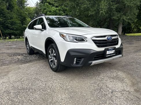 Certified 2022 Subaru Outback Limited AWD/4WD image 2