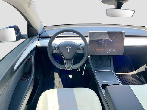 Used 2024 Tesla Model Y Long Range AWD/4WD image 23