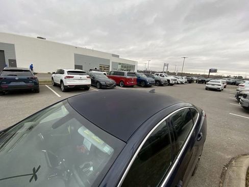 Used 2017 Chevrolet Malibu LT image 3