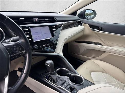 Used 2018 Toyota Camry XLE FWD image 16