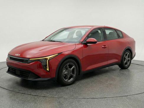 Used 2025 Kia K4 FWD image 3