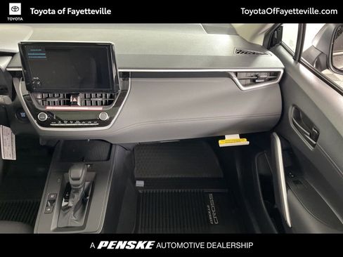 Used 2026 Toyota Corolla Cross LE w/ Moonroof Package FWD image 18
