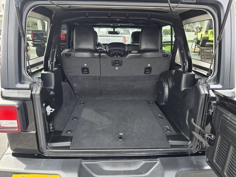 Used 2022 Jeep Wrangler Unlimited Sahara image 19