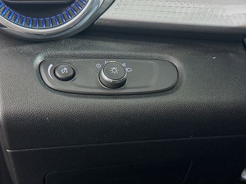 Used 2025 Chevrolet Trax LT image 16