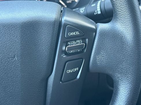 Used 2022 Nissan Frontier SV AWD/4WD image 25