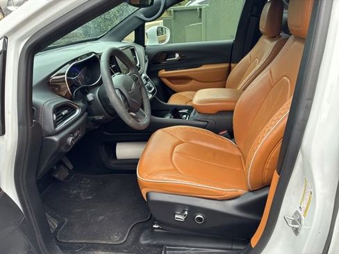 Used 2022 Chrysler Pacifica Pinnacle AWD/4WD image 5