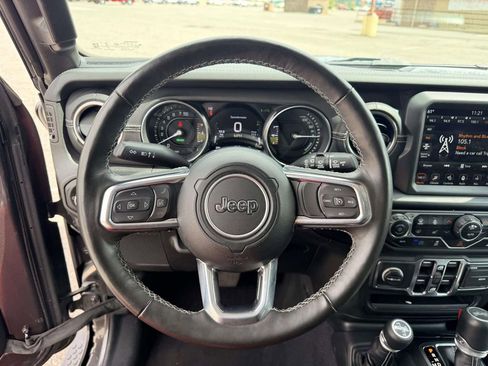 Used 2023 Jeep Wrangler Unlimited Sahara w/ Cold Weather Group image 16