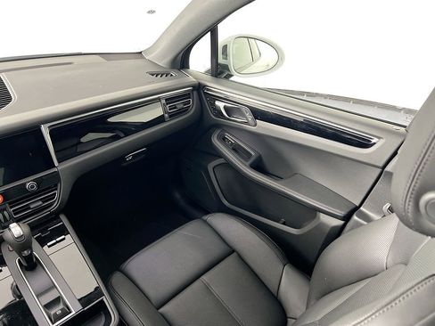 New 2026 Porsche Macan Base image 26
