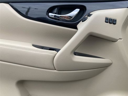 Used 2020 Nissan Rogue SL image 28