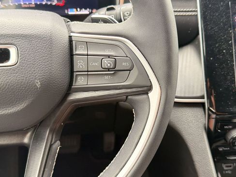 Used 2024 Jeep Grand Cherokee Altitude RWD image 24