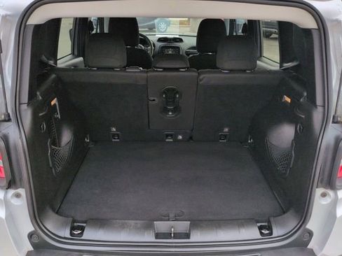 Used 2016 Jeep Renegade Latitude w/ Popular Equipment Group FWD image 11