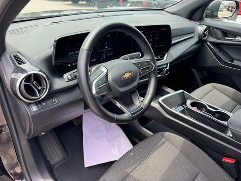 Used 2025 Chevrolet Equinox LT FWD image 12