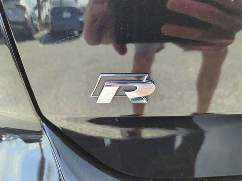 Used 2017 Volkswagen Golf R 4-Door image 45