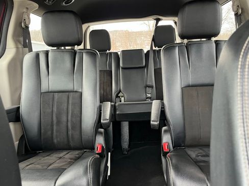 Used 2020 Dodge Grand Caravan SXT image 22