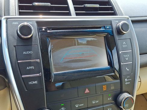 Used 2015 Toyota Camry LE FWD image 18