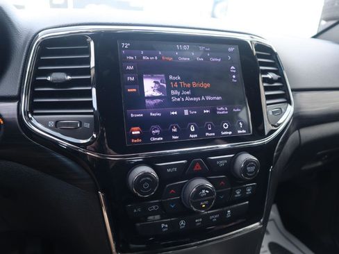 Used 2019 Jeep Grand Cherokee Laredo w/ 18" Wheel & 8.4" Radio Group image 71