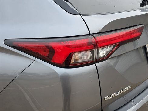 Used 2024 Mitsubishi Outlander SE image 33